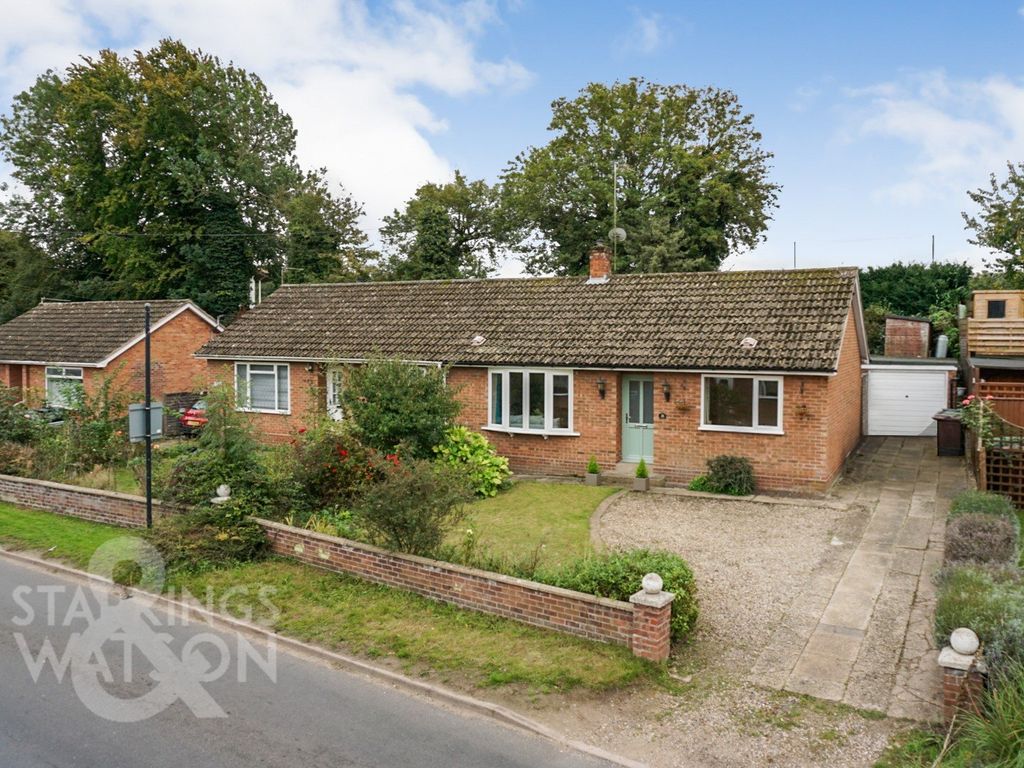 2 bed semidetached bungalow for sale in West End, Costessey, Norwich