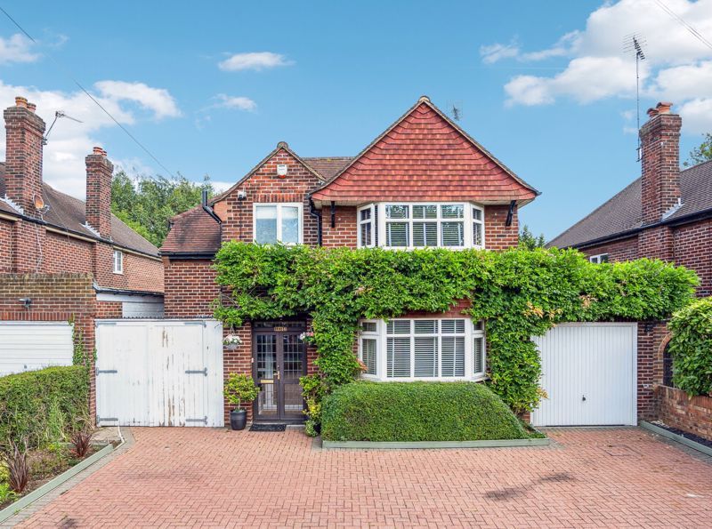 3 bed detached house for sale in Burnham Lane, Burnham, Slough SL1, £