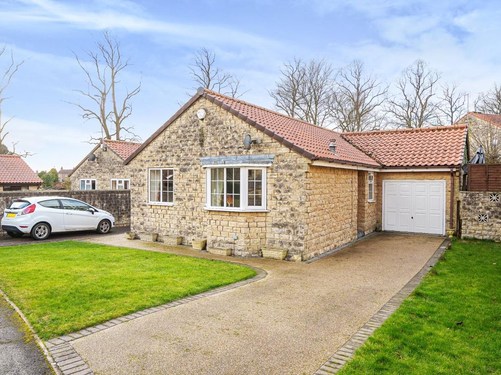 3 bed detached bungalow for sale in Cedar Drive, Tadcaster LS24, £325,000 Zoopla