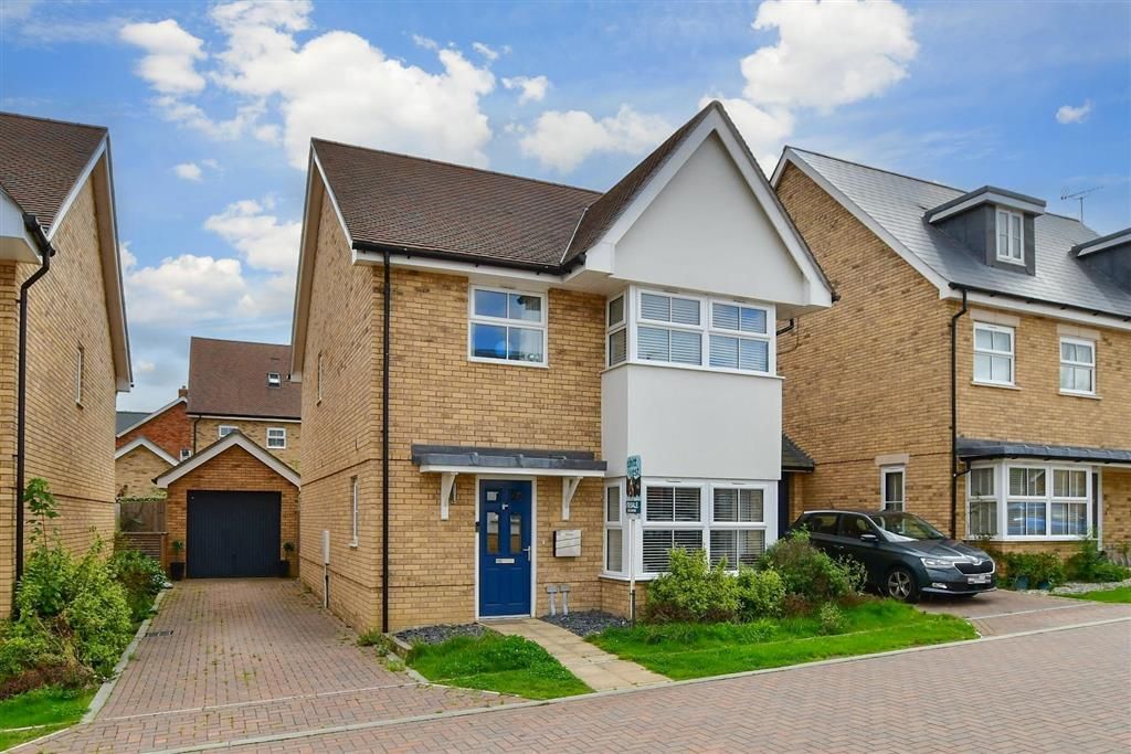 4 bed detached house for sale in Weston Avenue, Broadbridge Heath, West