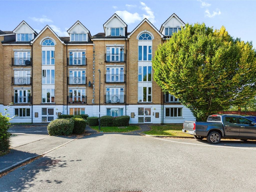 2 bed flat for sale in Beverley Mews, Crawley, West Sussex RH10, £
