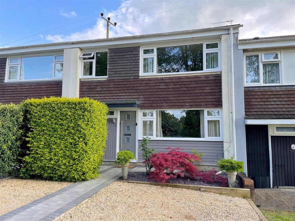 3 bed terraced house for sale in Gainsborough Avenue, Kintbury
