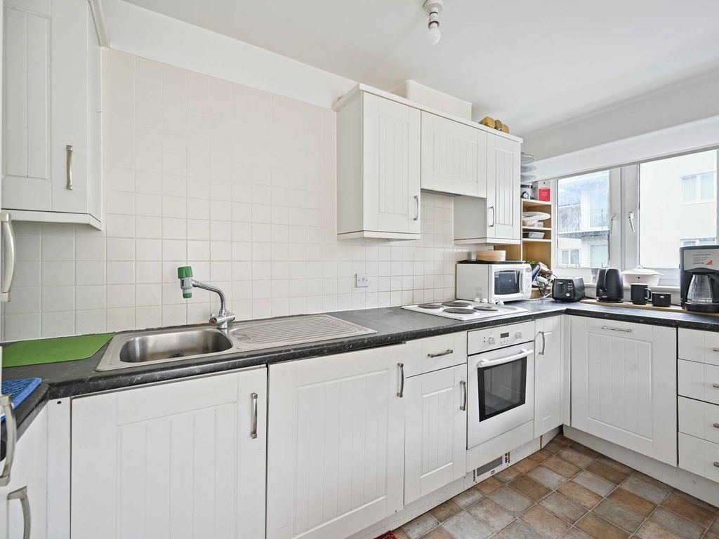 Bennett Close, Hounslow, London TW4  