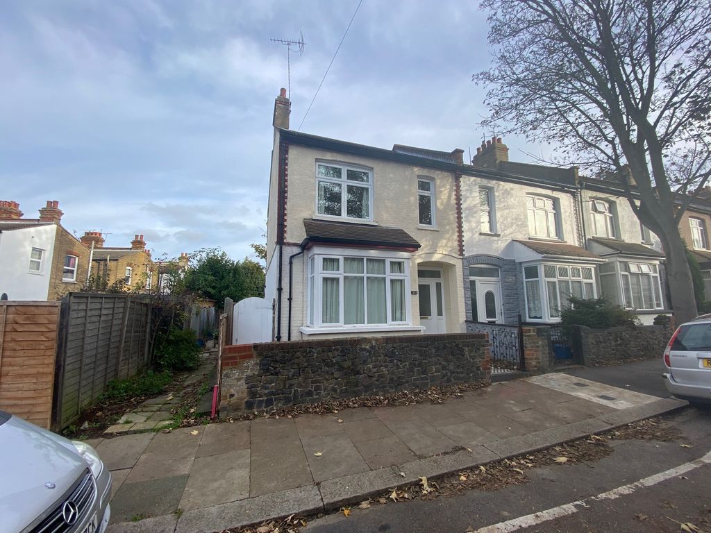 3 bed semidetached house to rent in Silverdale Road, Westcliffe On Sea