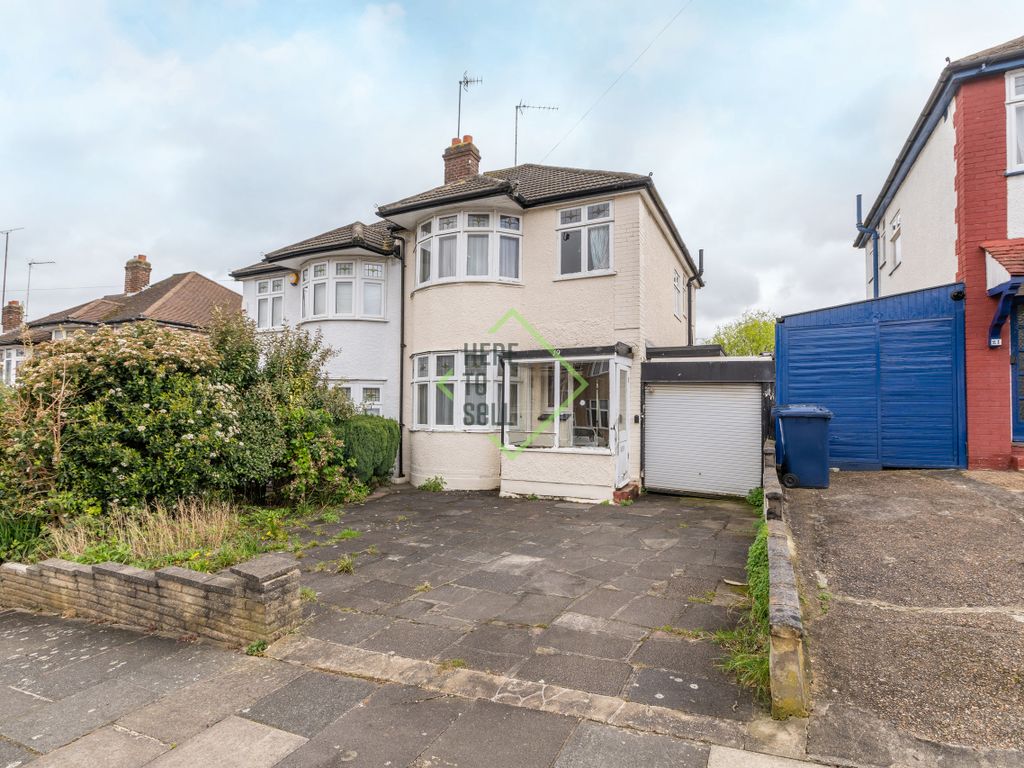 3 bed semidetached house for sale in Chetwynd Avenue, East
