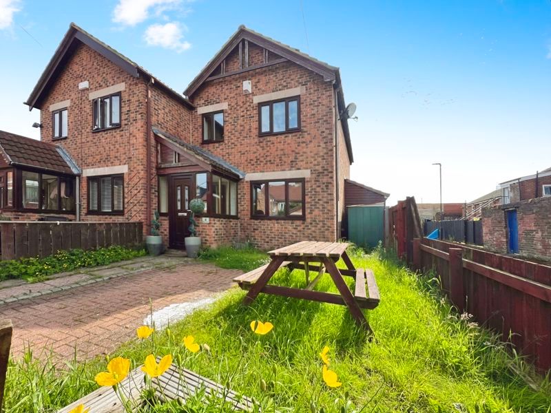 3 bed semidetached house to rent in Oswin Court, Forest Hall