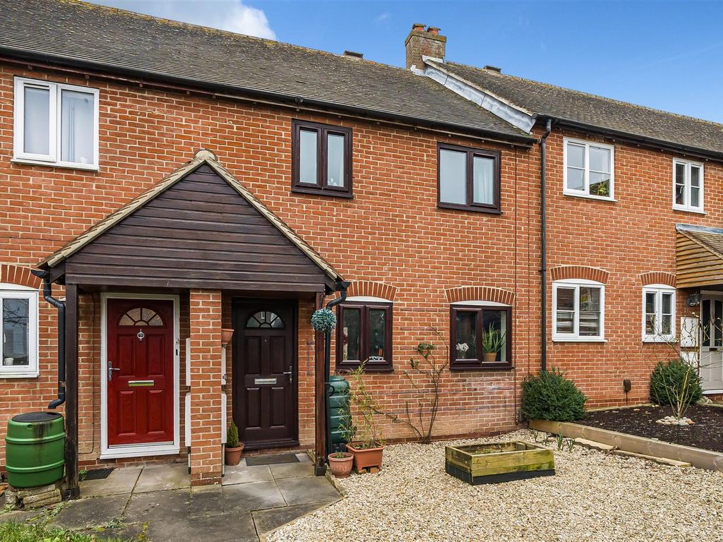3 bed terraced house for sale in Farmstead Close, Grove, Wantage OX12
