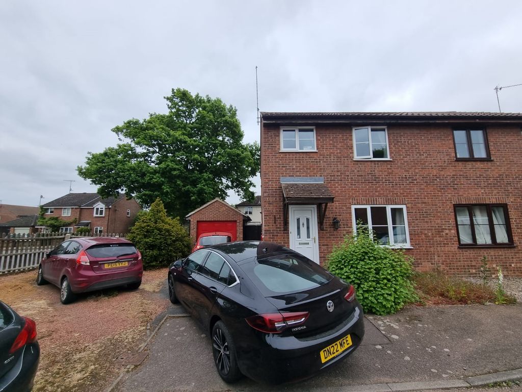 3 bed semidetached house for sale in Birch Close, North Walsham NR28