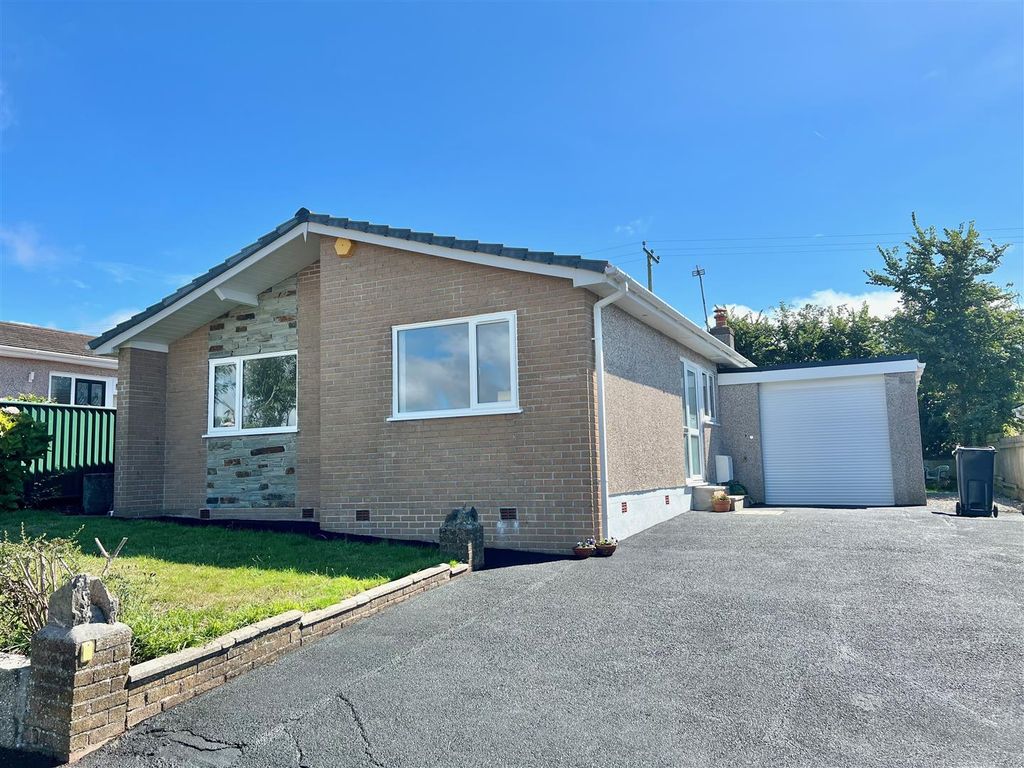 3 bed detached bungalow for sale in Hawthorn Drive, Wembury, Plymouth