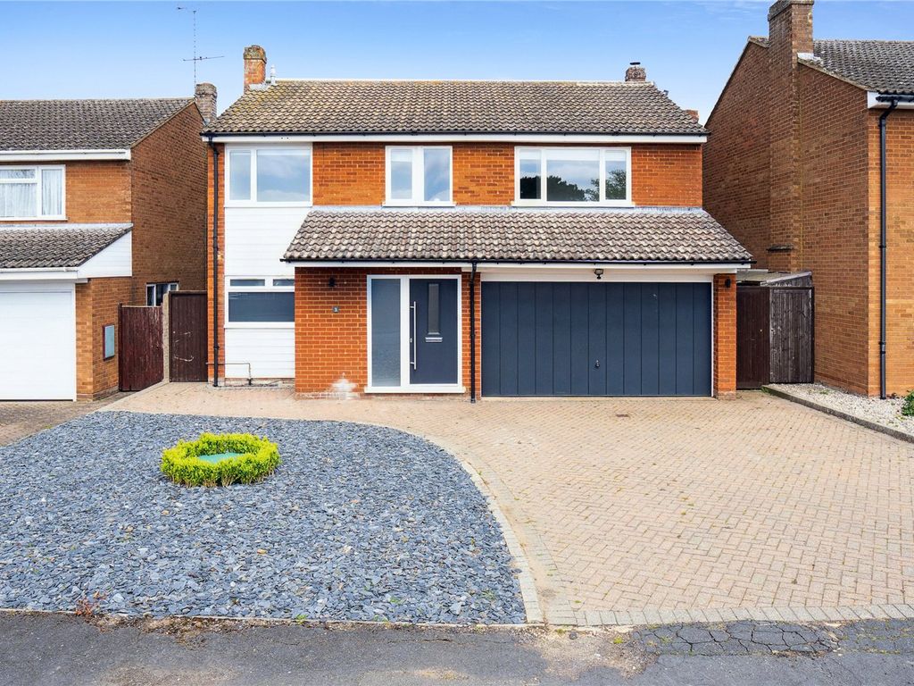 4 bed detached house for sale in Huntsmans Close, Dagnall, Berkhamsted