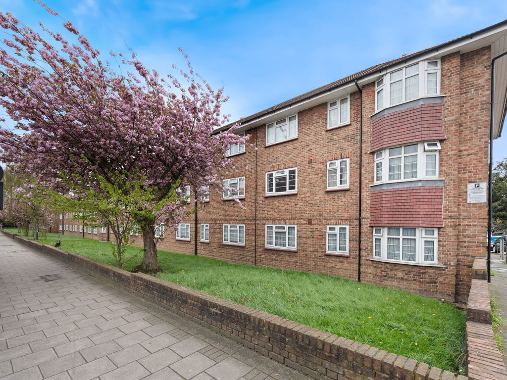 2 bed flat for sale in Kenton Road, Kenton HA3, £325,000 - Zoopla