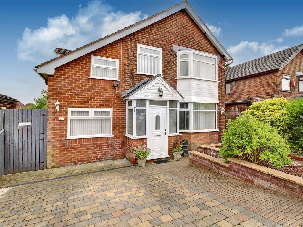 4 bed detached house for sale in Broomfield Crescent, Middleton