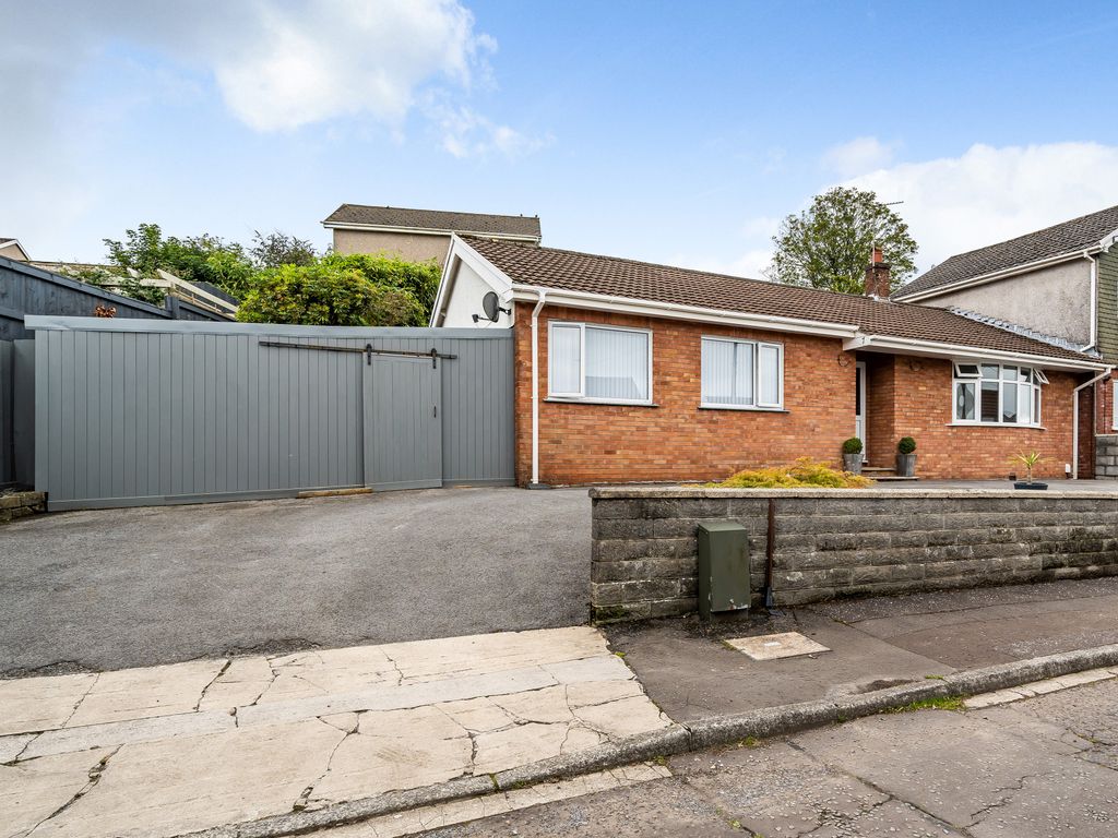 3 bed semidetached bungalow for sale in Venables Close, Fforestfach