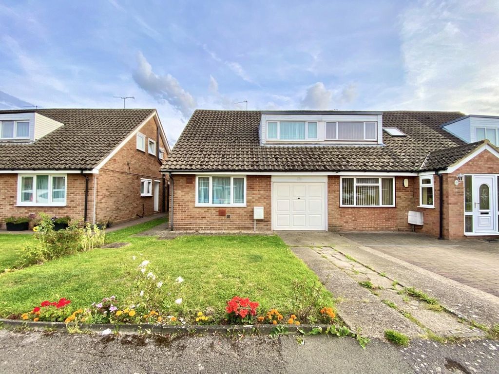 3 bed semidetached bungalow for sale in Cheviot Close, Harlington UB3