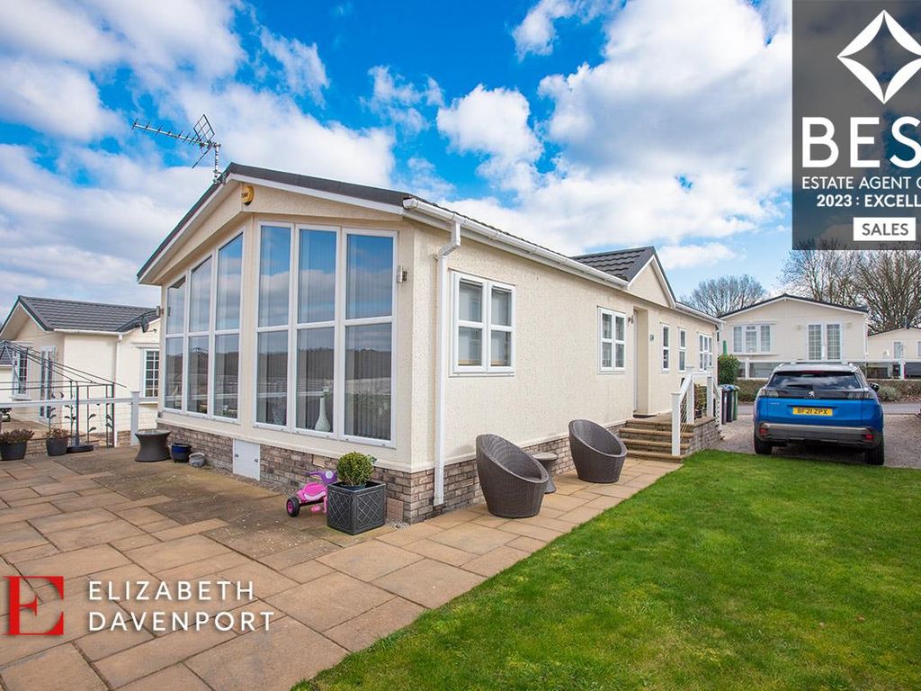 2 bed mobile/park home for sale in Red Lane, Burton Green, Kenilworth