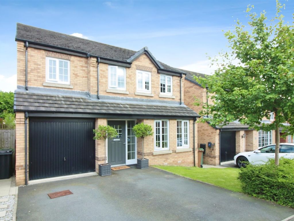 4 bed detached house for sale in Burn Close, Great Preston, Leeds LS26