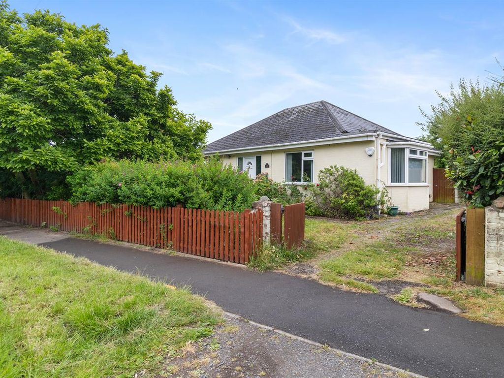 3 bed bungalow for sale in Madresfield Road, Malvern WR14, £400,000