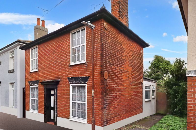 2 bed detached house for sale in New Street, Brightlingsea CO7, £