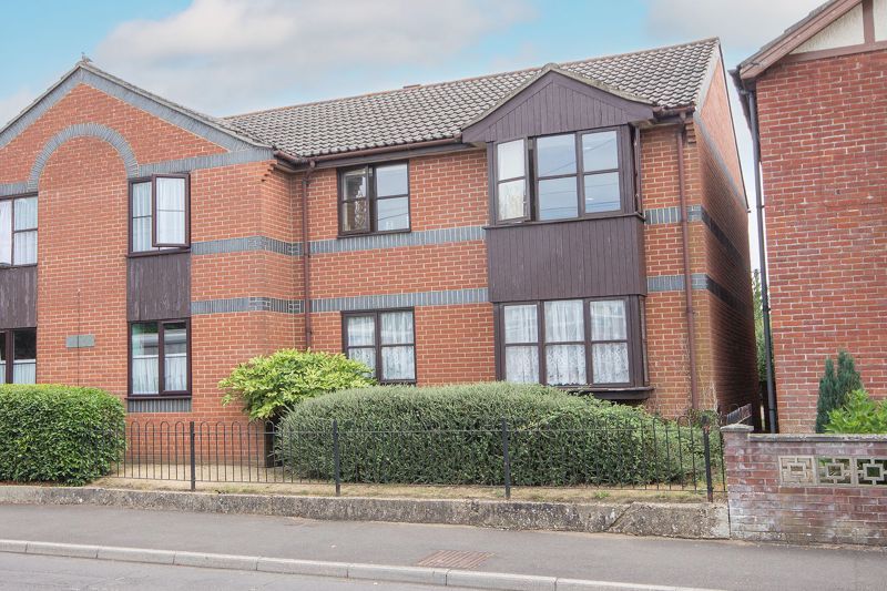 2 bed flat for sale in Beaumont Road, Totton, Southampton SO40 Zoopla