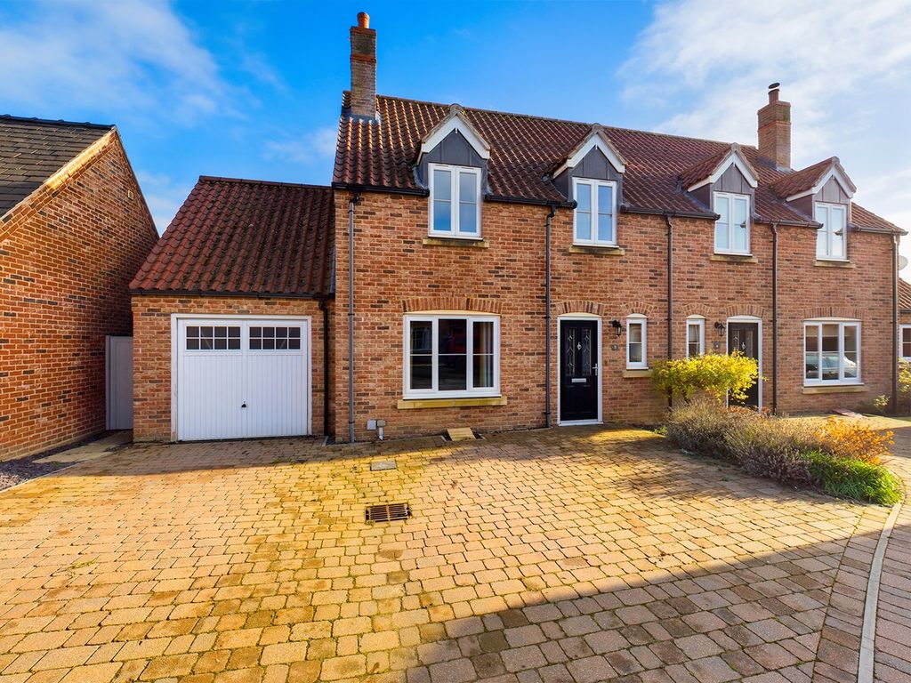 3 bed semidetached house for sale in Regent Close, Denver, Downham
