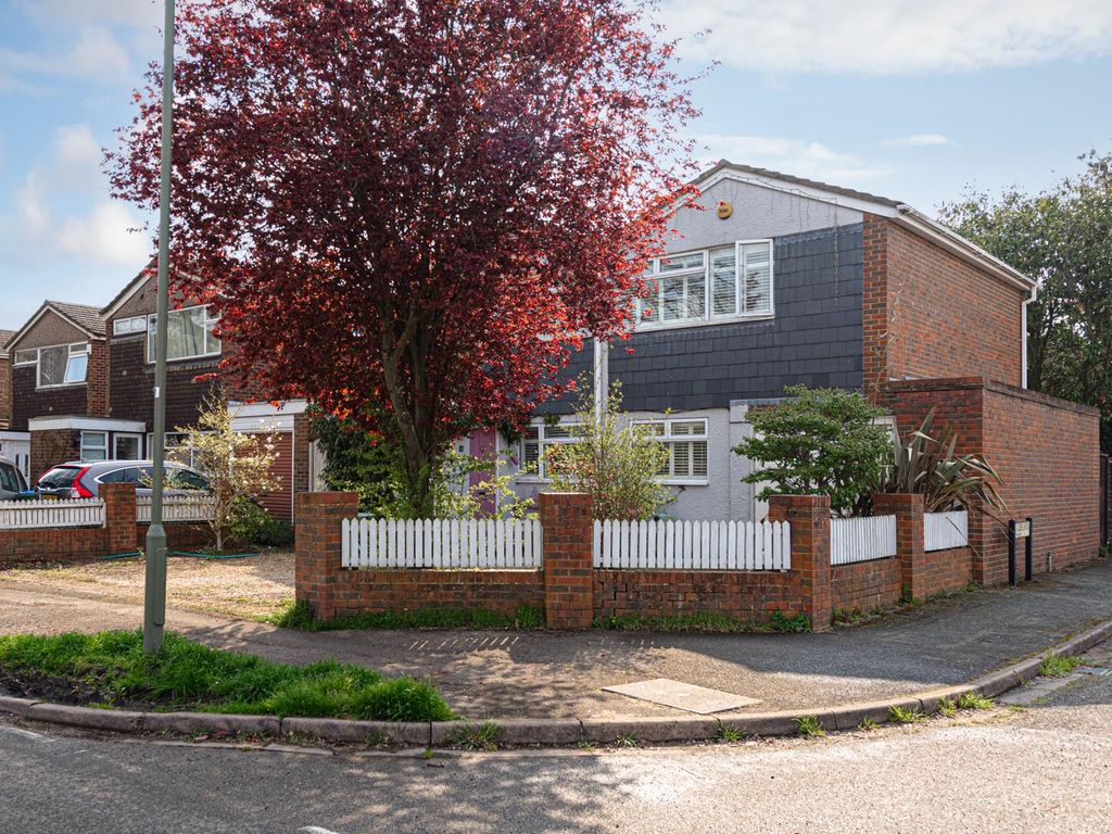 4 bed property for sale in Holroyd Road, Claygate, Esher KT10 Zoopla
