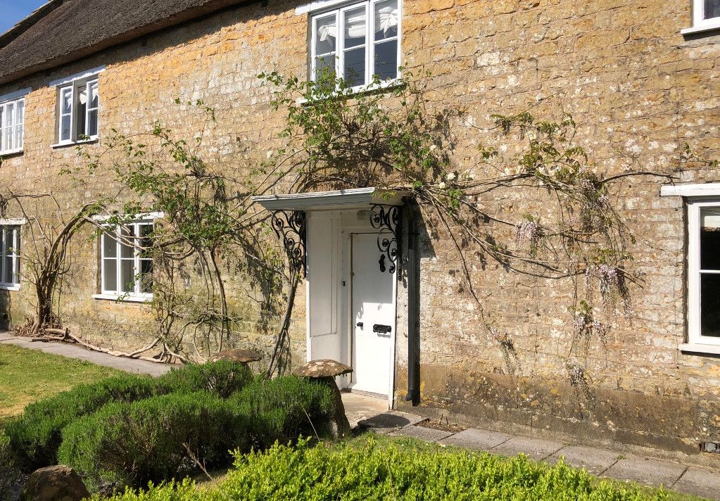 5 bed detached house to rent in Silver Street, Crewkerne TA18, £2,250