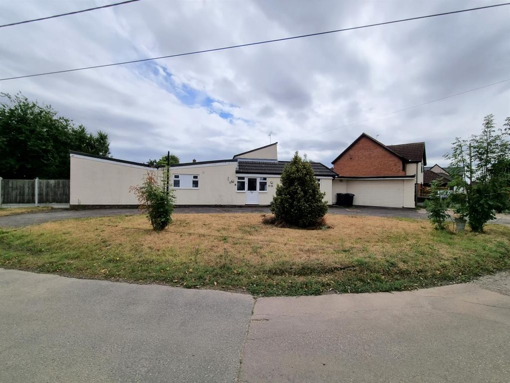 4 bed bungalow for sale in Grove Road, Tiptree, Colchester CO5 Zoopla