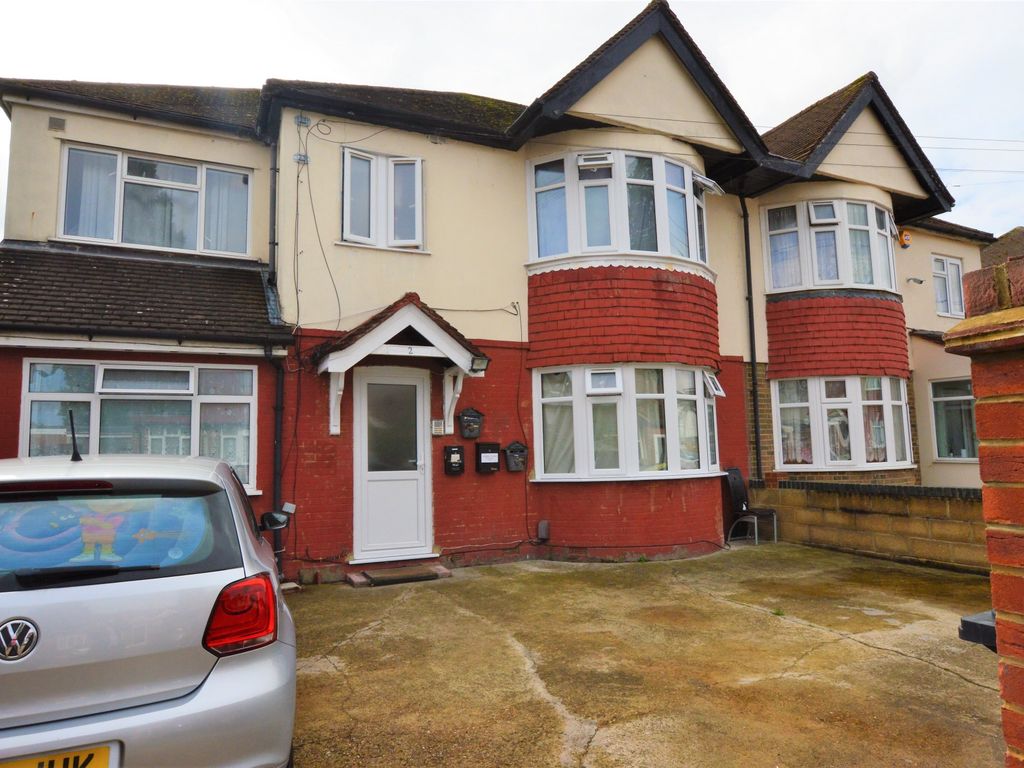 Avondale Gardens, Hounslow TW4  