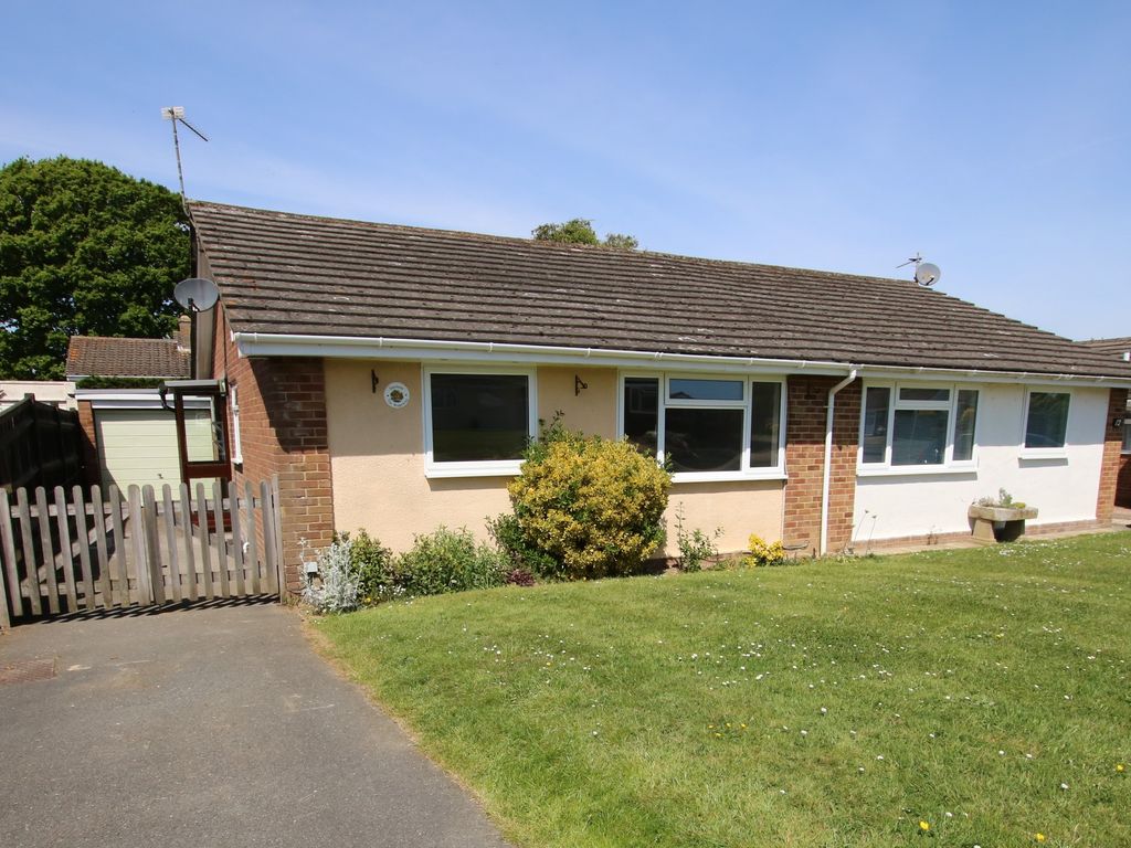 2 bed semidetached bungalow to rent in The Ridgeway, Herstmonceux