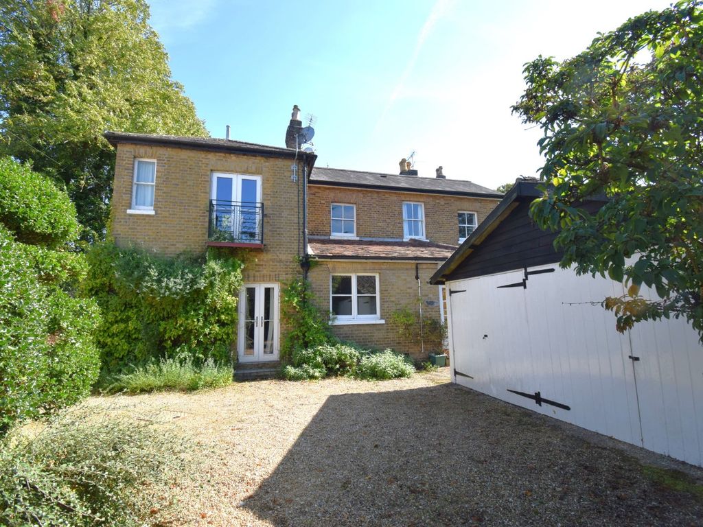 3 bed semidetached house for sale in Green Lane, Burnham SL1, £590,000