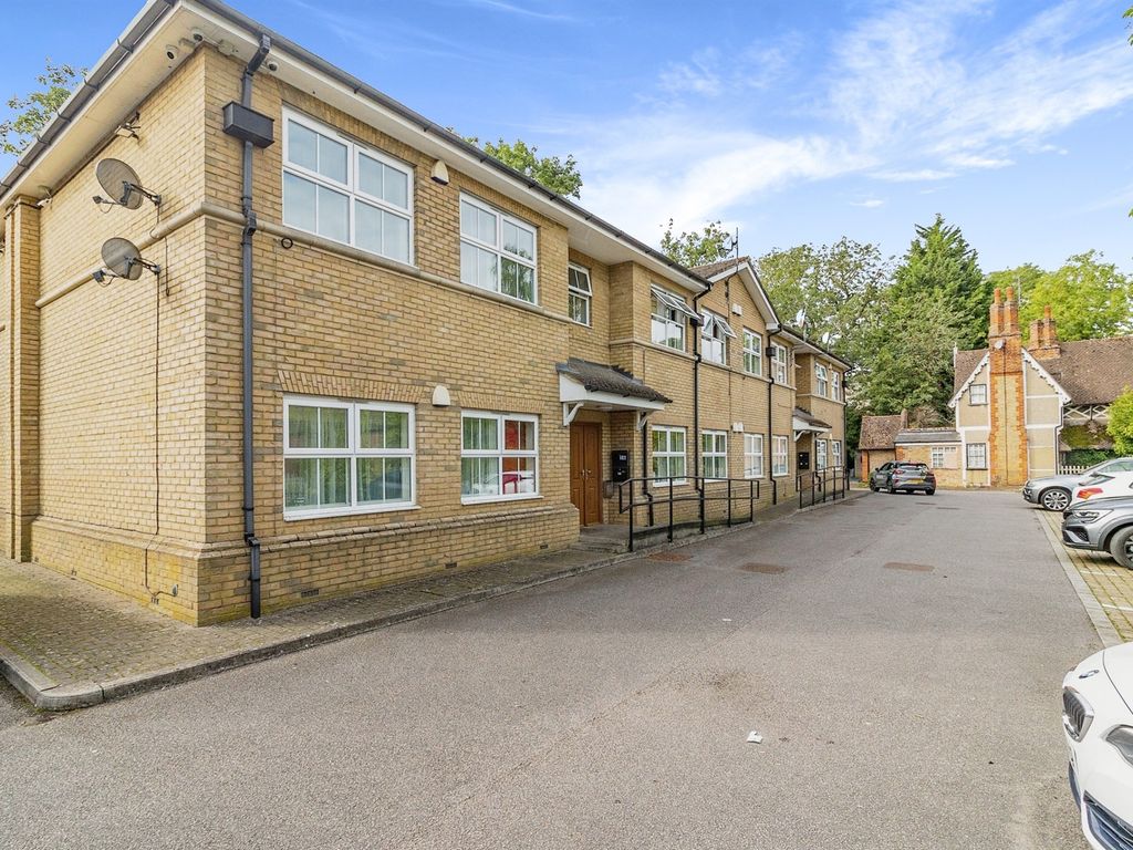 2 bed flat for sale in The Sidings, Bletchley, Milton Keynes MK2, £