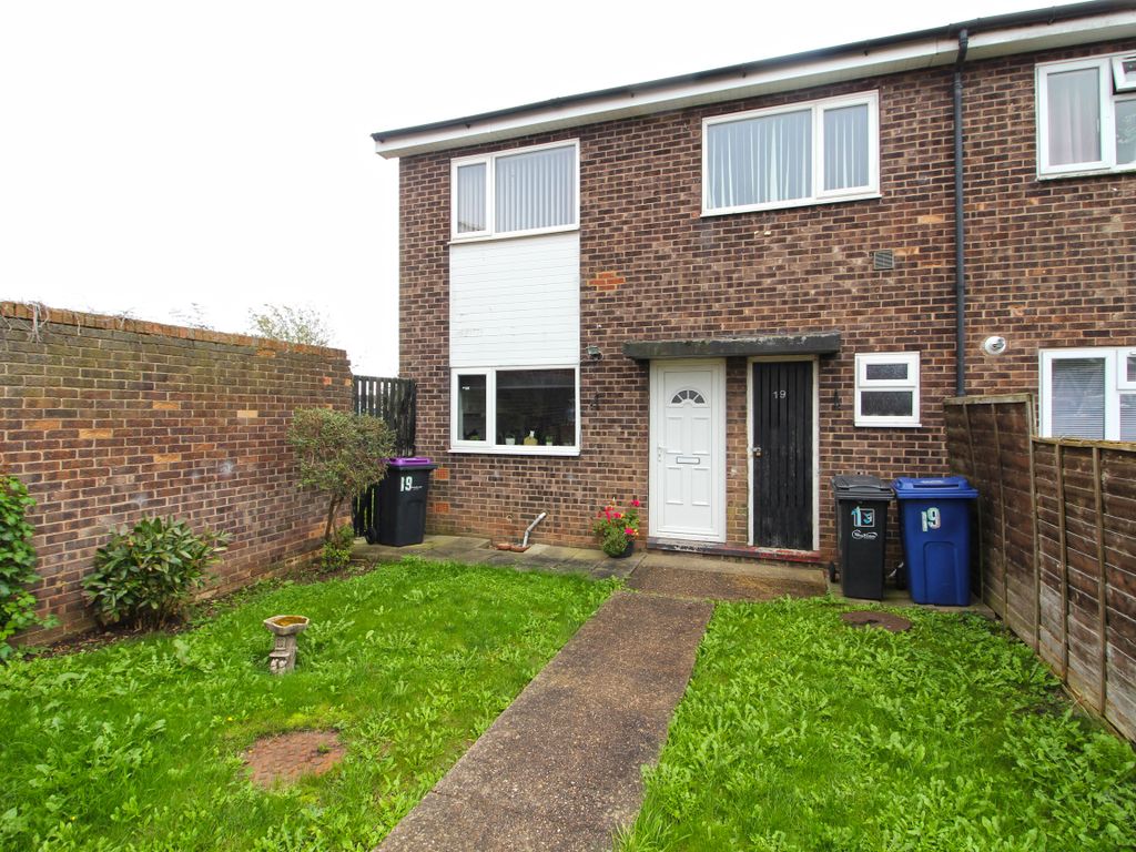 4 bed end terrace house for sale in Brocklesby Close, Gainsborough