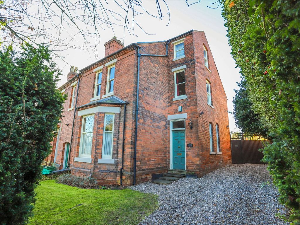 4 bed end terrace house for sale in Tenter Drive, Halesowen B63, £