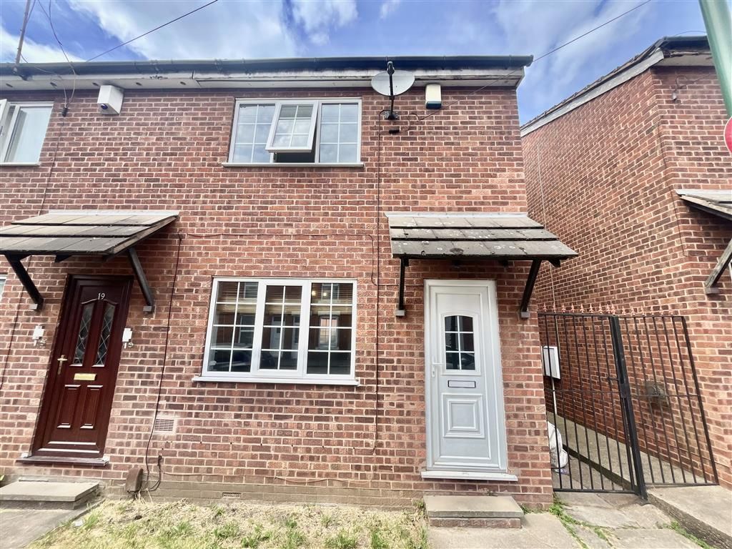 2 bed property to rent in Vernon Avenue, Old Basford, Nottingham NG6, £