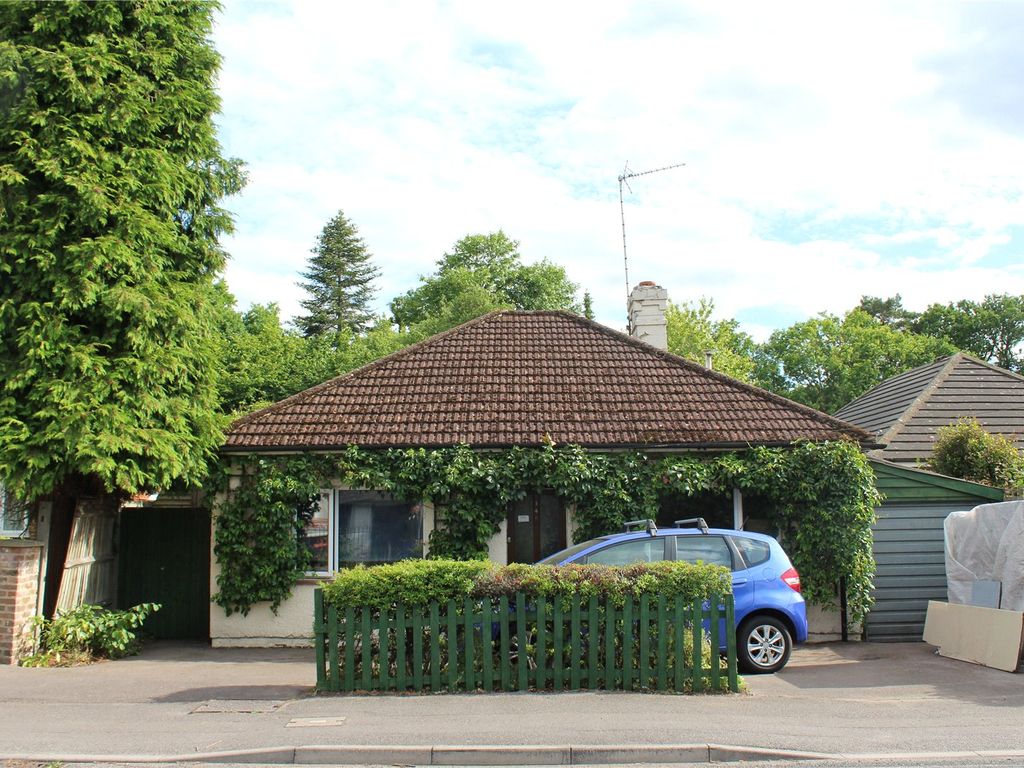 3 bed bungalow for sale in Aldershot Road, Fleet, Hampshire GU51 Zoopla