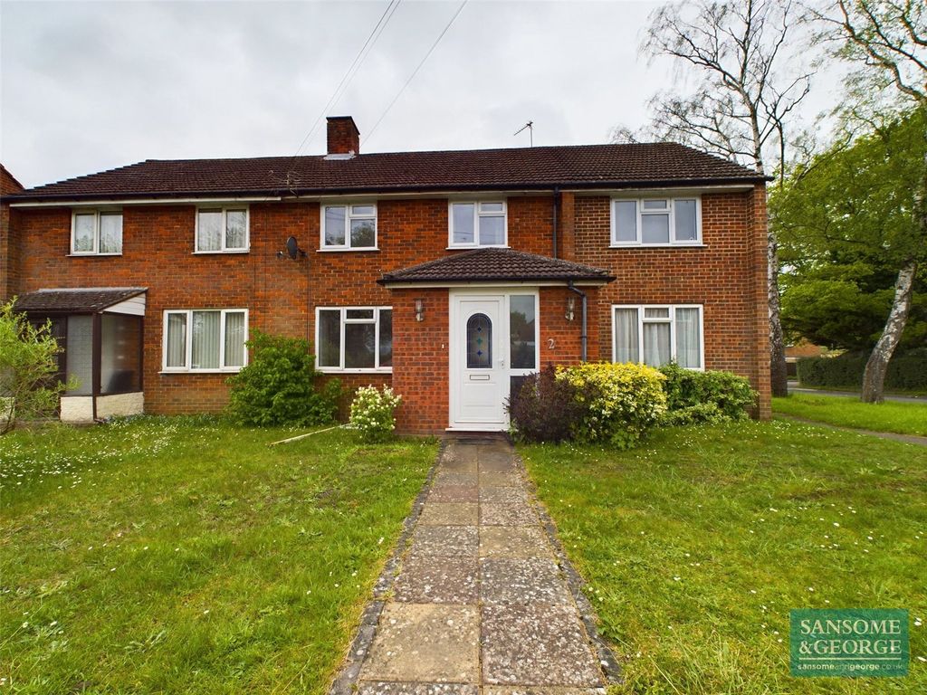 4 bed semidetached house for sale in Southdown Road, Tadley, Hampshire