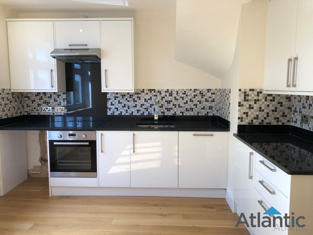 2 bed flat to rent in Cuffley Hill, Goffs Oak EN7 Zoopla