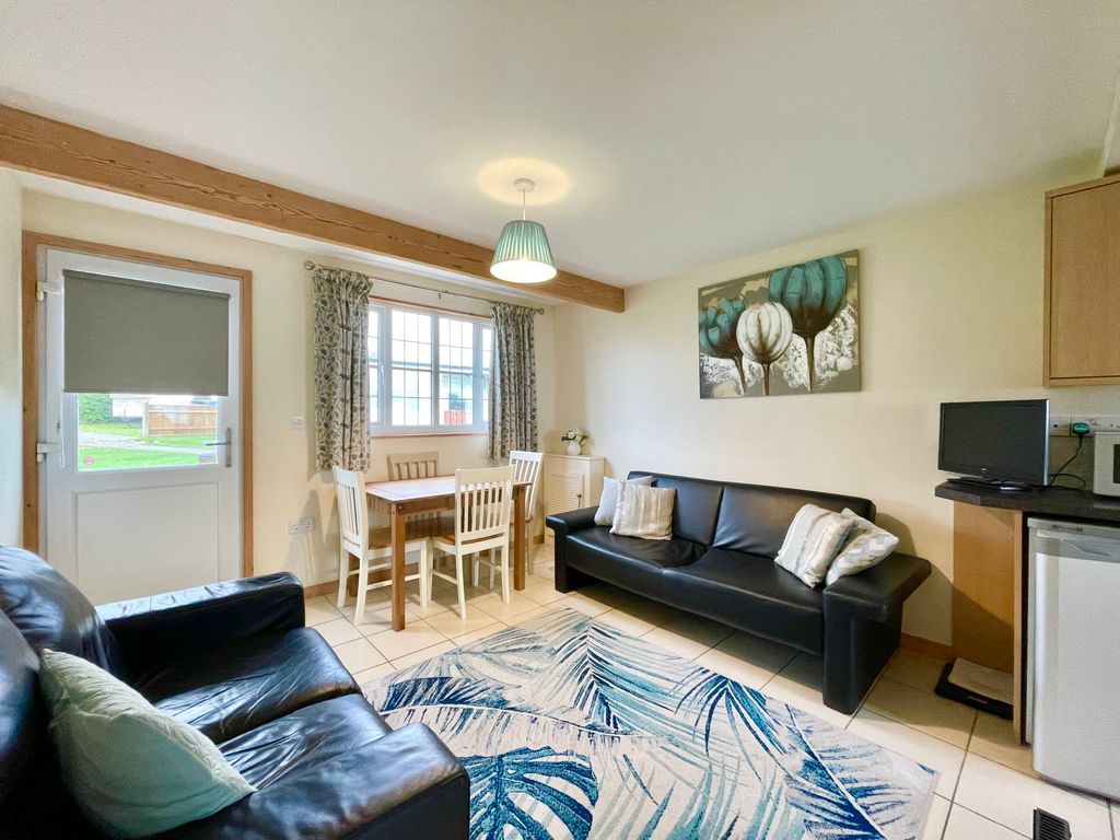 2 bed property for sale in California Road, California, Great Yarmouth