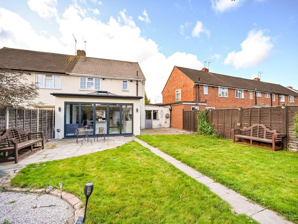 3 bed semidetached house to rent in Cox Lane, Epsom KT19, £2,600 pcm