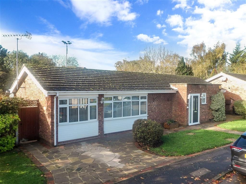3 bed detached bungalow for sale in Long Green, Chigwell, Essex IG7, £