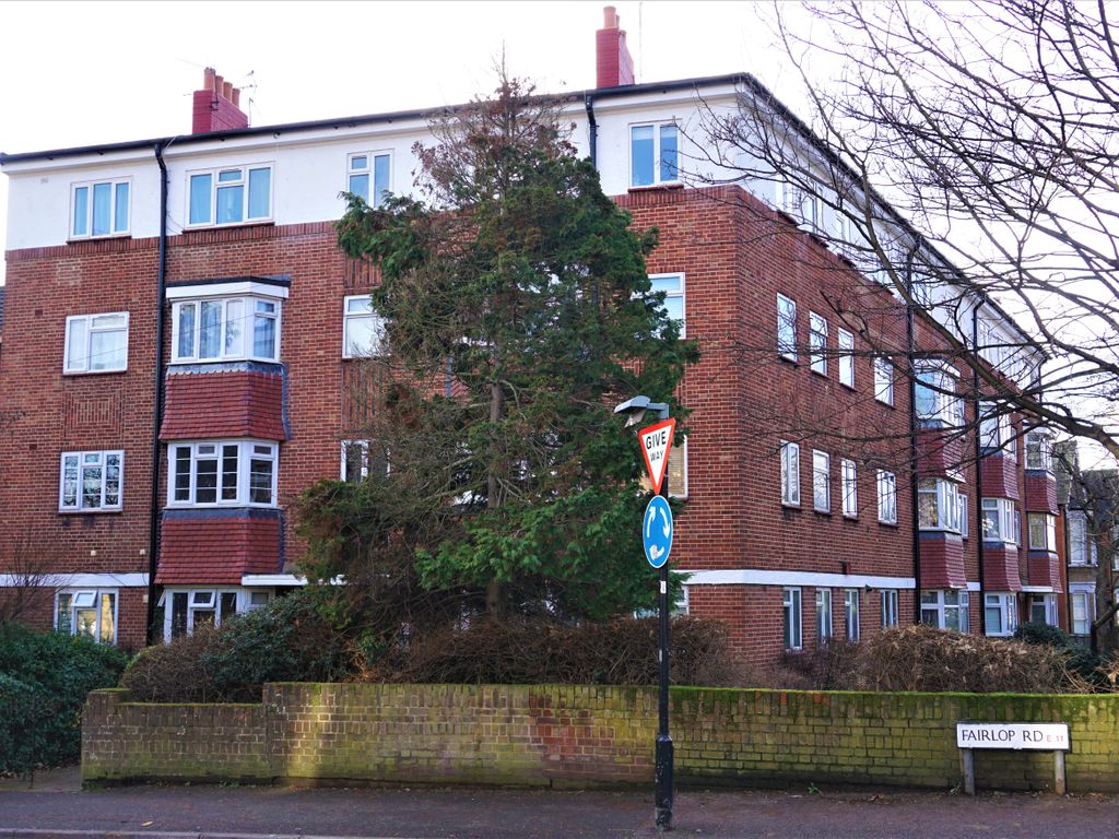 2 bed flat to rent in Fairwood Court, Fairlop Road, Leytonstone E11