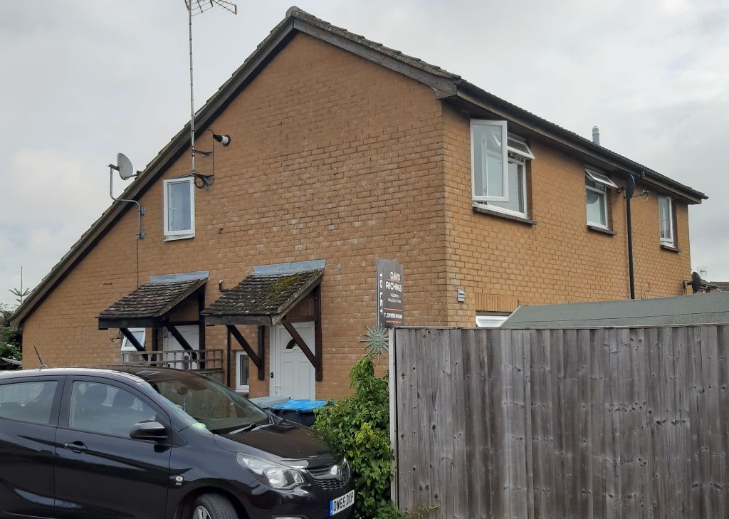 1 bed semidetached house to rent in Glenmore Road, Carterton