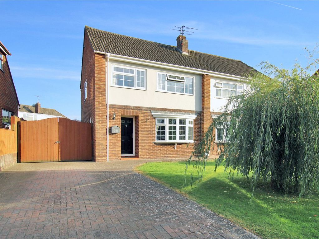 3 bed semidetached house for sale in Slade Drive, Coleview, Swindon