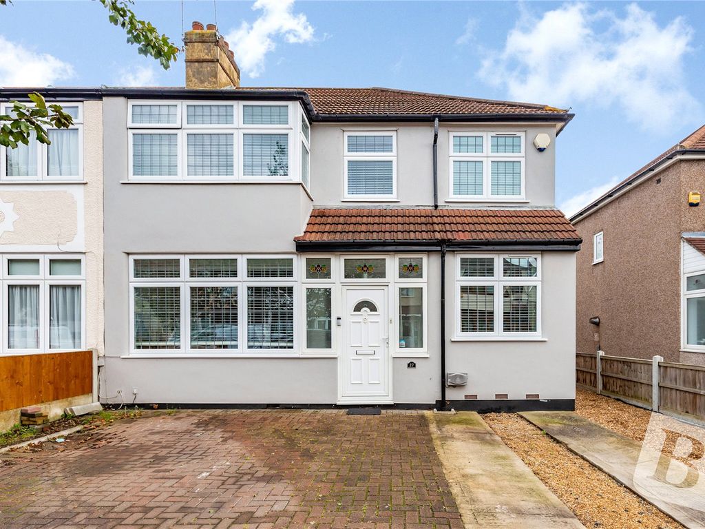 5 bed end terrace house for sale in Seabrook Gardens, Romford RM7, £