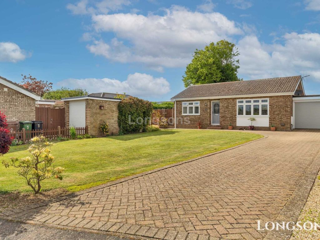 3 bed linkdetached house for sale in Millfield, Ashill IP25 Zoopla