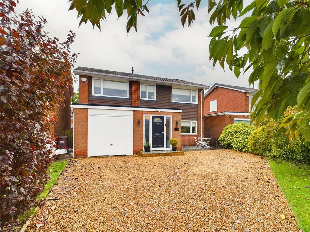 4 bed detached house for sale in Broadfields, Calverton, Nottingham