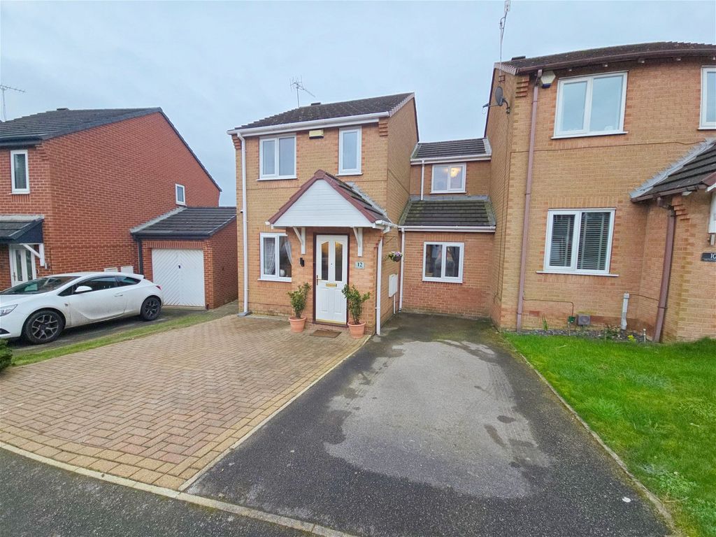 3 bed link detached house for sale in Lady Croft Lane, Hemingfield