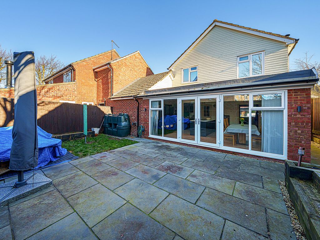 4 bed linkdetached house for sale in Thorningdown, Chilton, Didcot