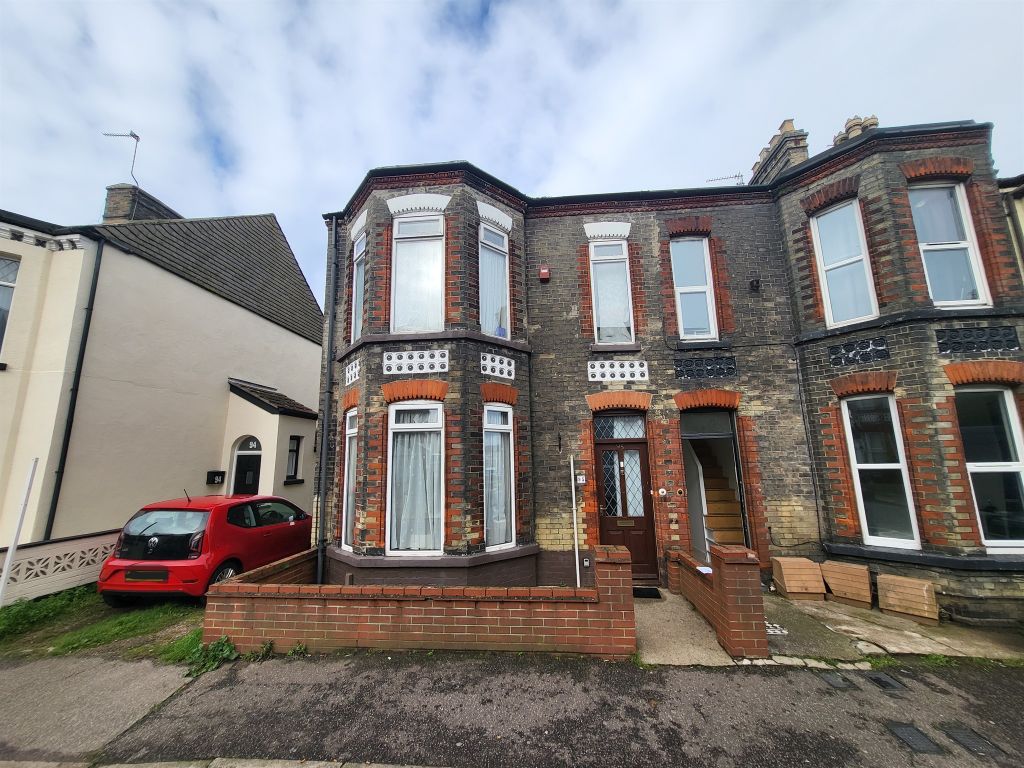 3 bed end terrace house for sale in Anson Road, Great Yarmouth NR31, £