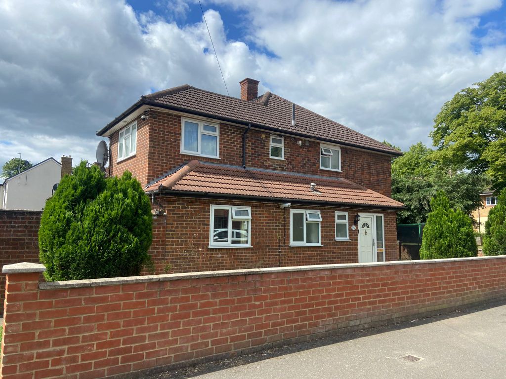 4 bed end terrace house for sale in Trelawney Avenue, Langley, Slough
